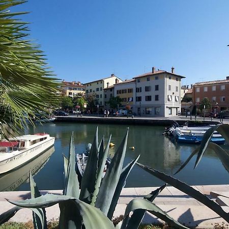 Old Harbour House Apartment Grado Bagian luar foto
