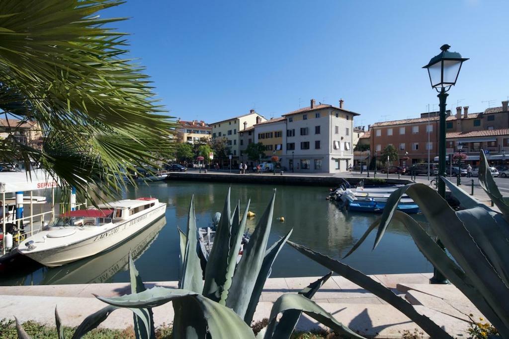 Old Harbour House Apartment Grado Bagian luar foto